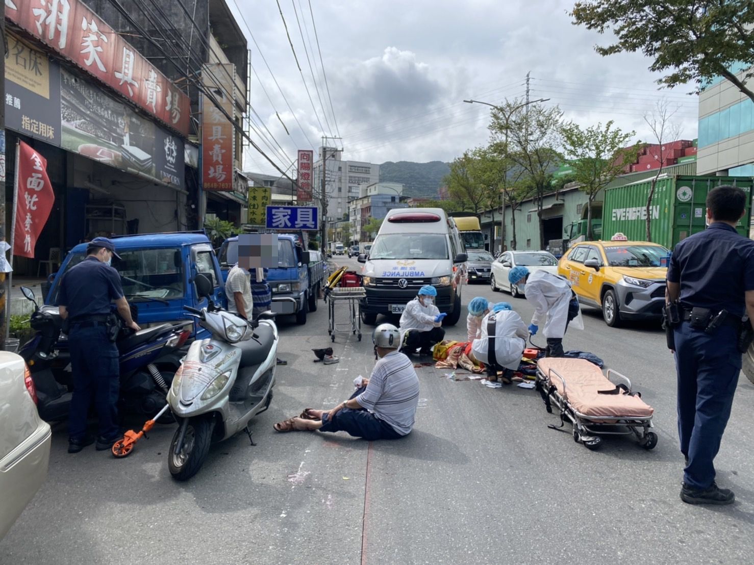 2-1小貨車駕駛貿然開門釀致命車禍 汐警依過失致死送辦