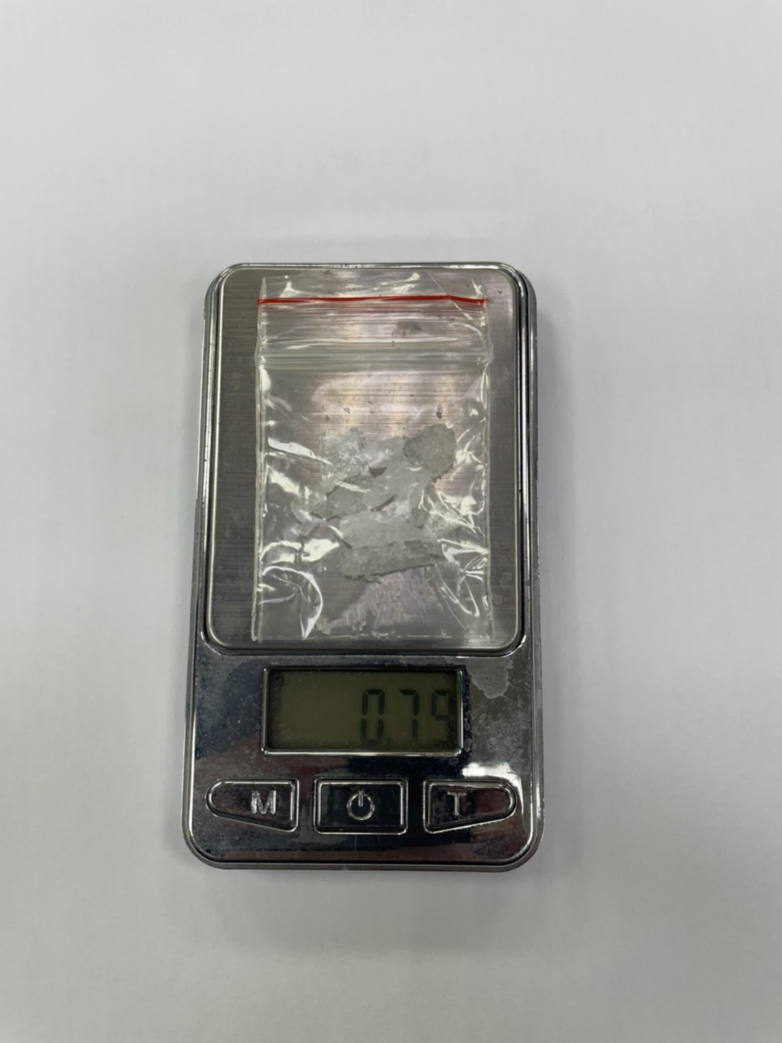 15通緝犯不戴口罩 遇警盤查亂報身分變上銬 還起獲安毒照片