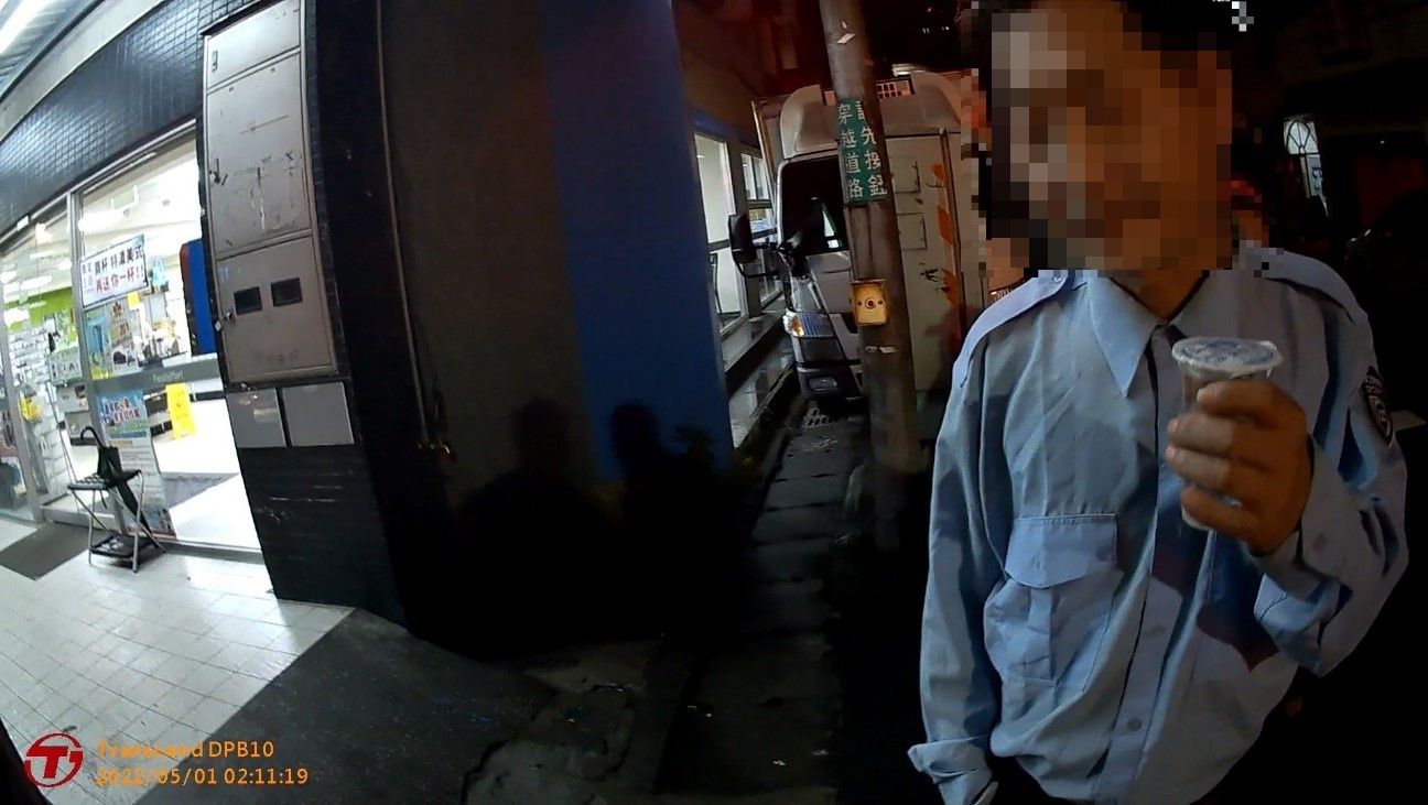 5-1酒駕雙載竟還未戴口罩、安全帽 汐警逮騎士並連坐開罰後座酒友