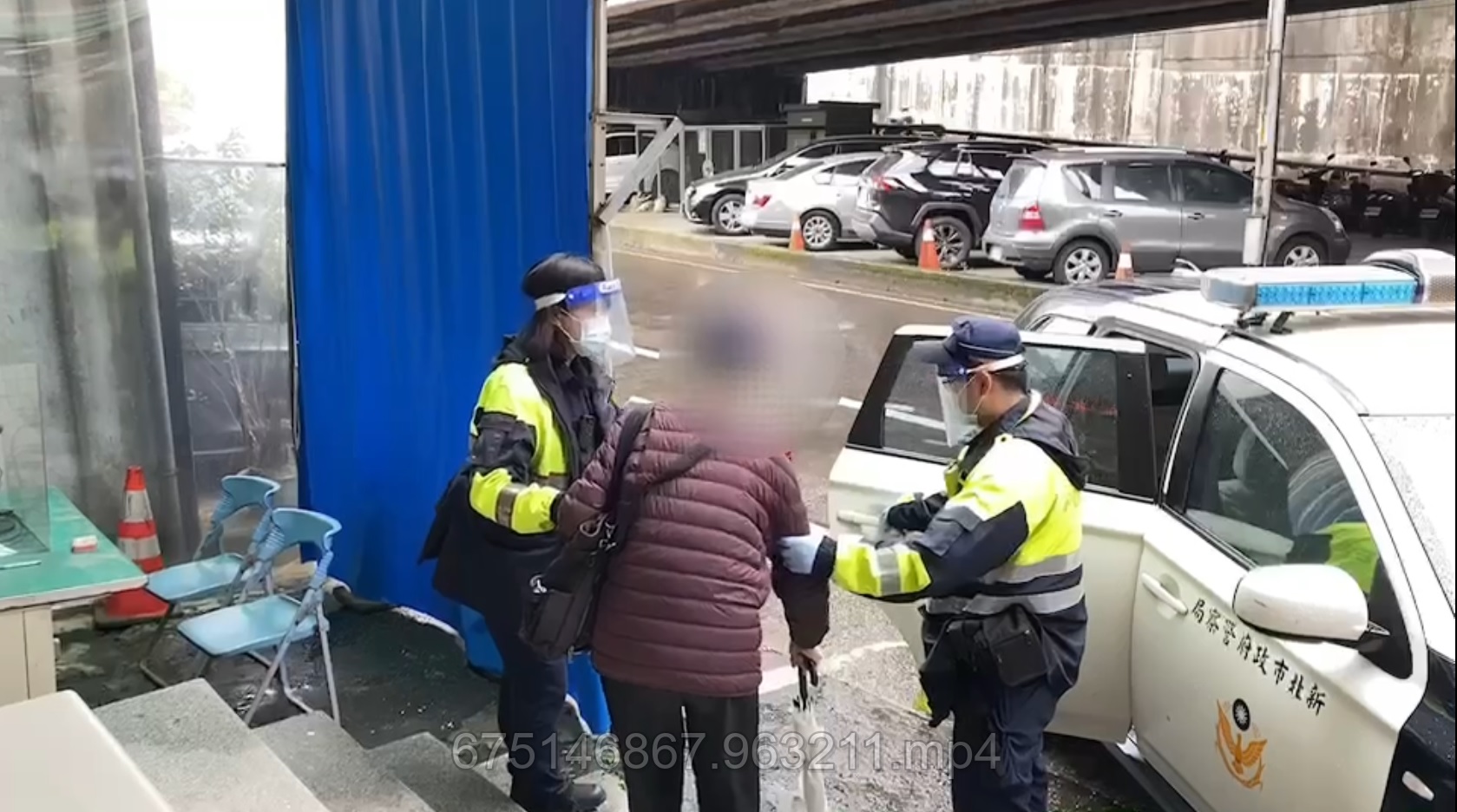 3-1百歲老翁忘記回家路  汐警防疫措施做滿助返家