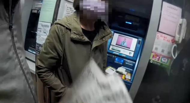 5-1汐止警巡簽見慌張操作ATM 即時上前關心保住婦1千多萬元積蓄!