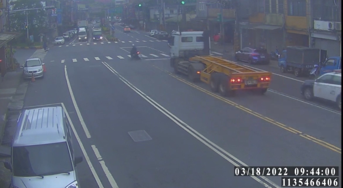 36「醉」不該 酒駕男騎車跑給警察追 自摔遭逮1