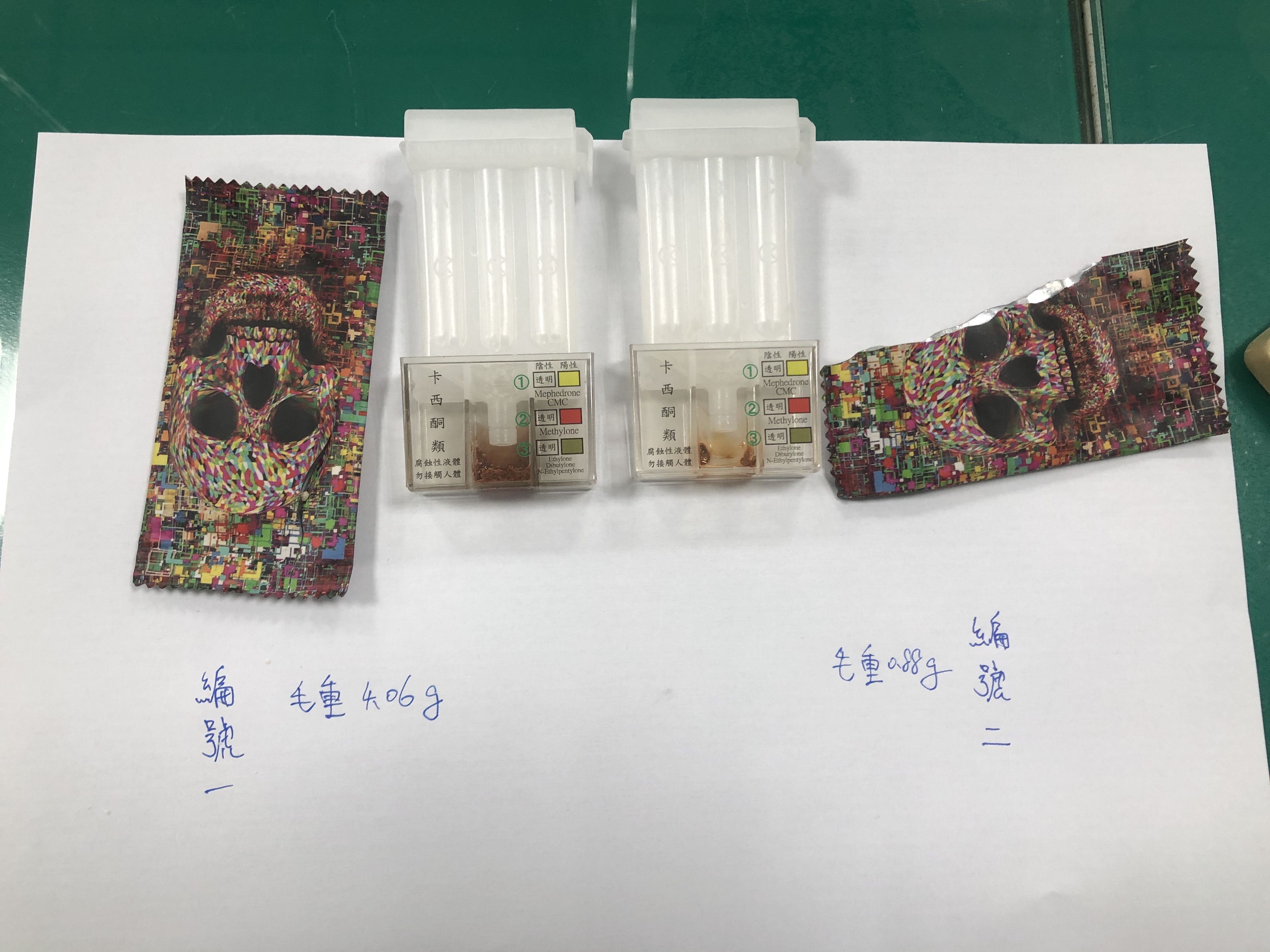 30無照開車還邊看A片 跨雙黃線遭警盤查起獲毒咖啡包1