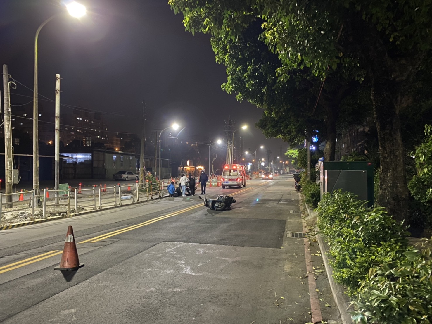 32UBIKE路口發生擦撞倒地 警迅速到場排除騎士輕傷1