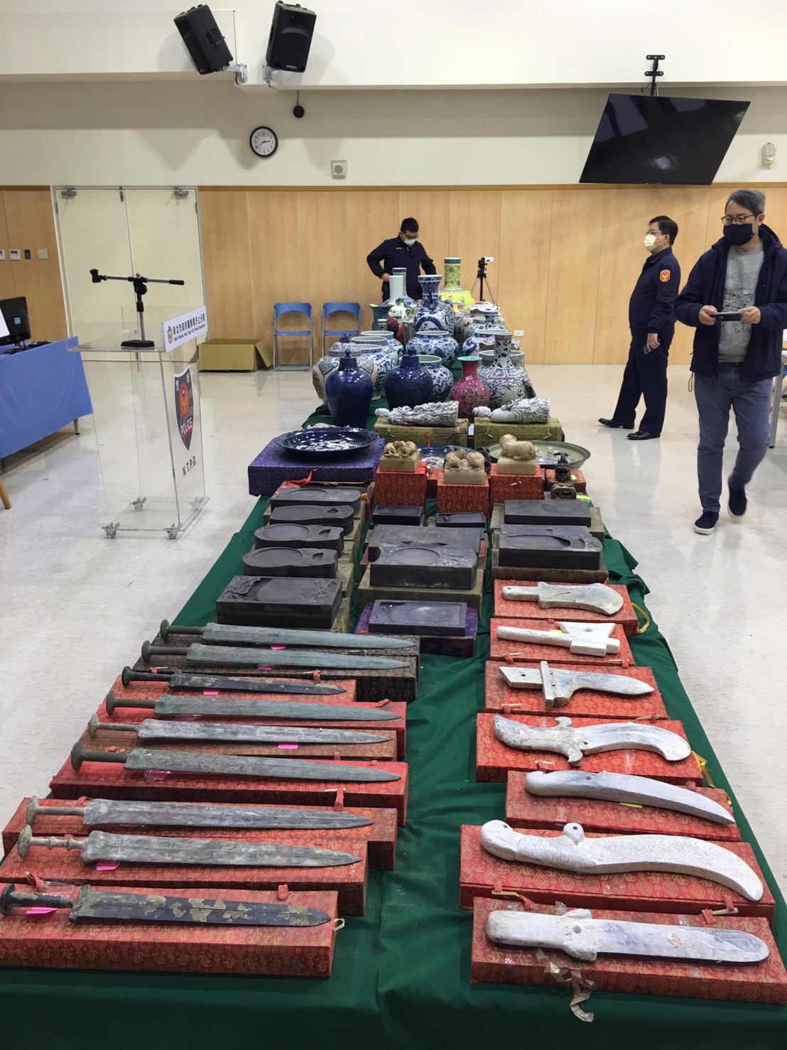 16竊取大批古董半日 即遭汐警人贓俱獲照片