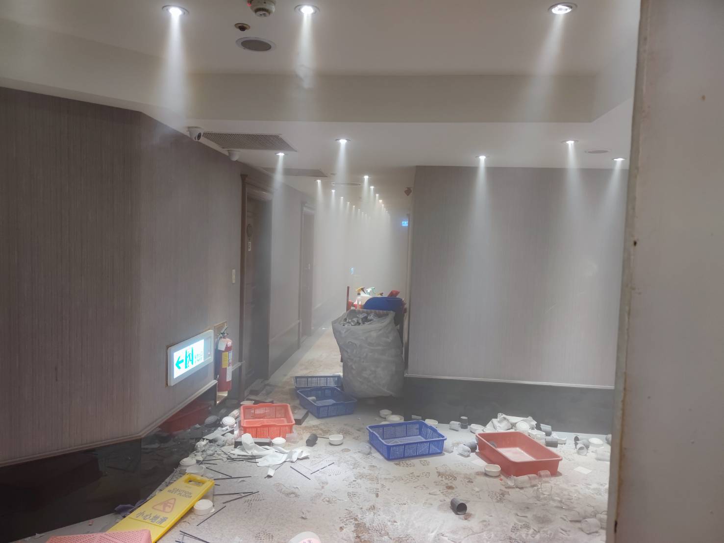 10-1不滿未成年深夜歡唱遭通報 砸毀店物品洩憤 汐止警火速到場全逮送辦
