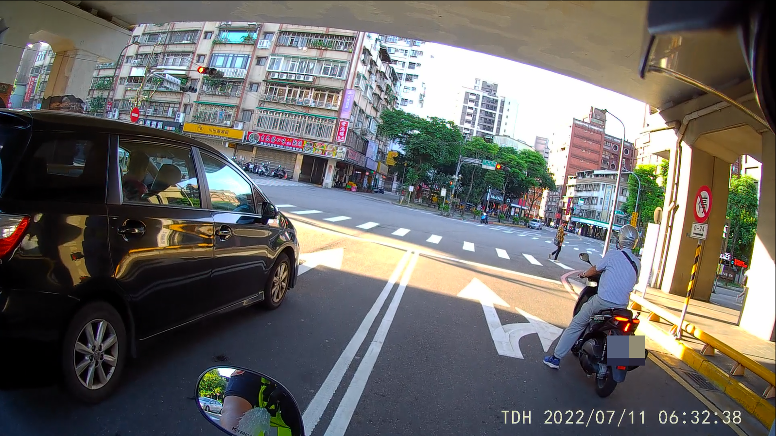 7-1躲陰涼處等紅燈不聽警勸 三字經辱警遭妨害公務送辦