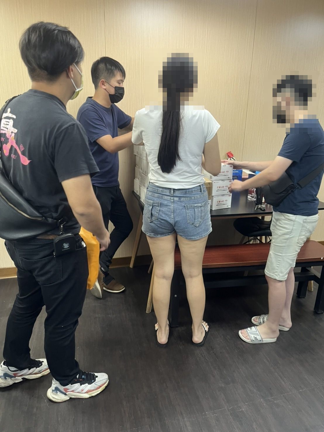 6-1網貼文違法販售「COVID-19快篩試劑」汐警逮人查扣885劑