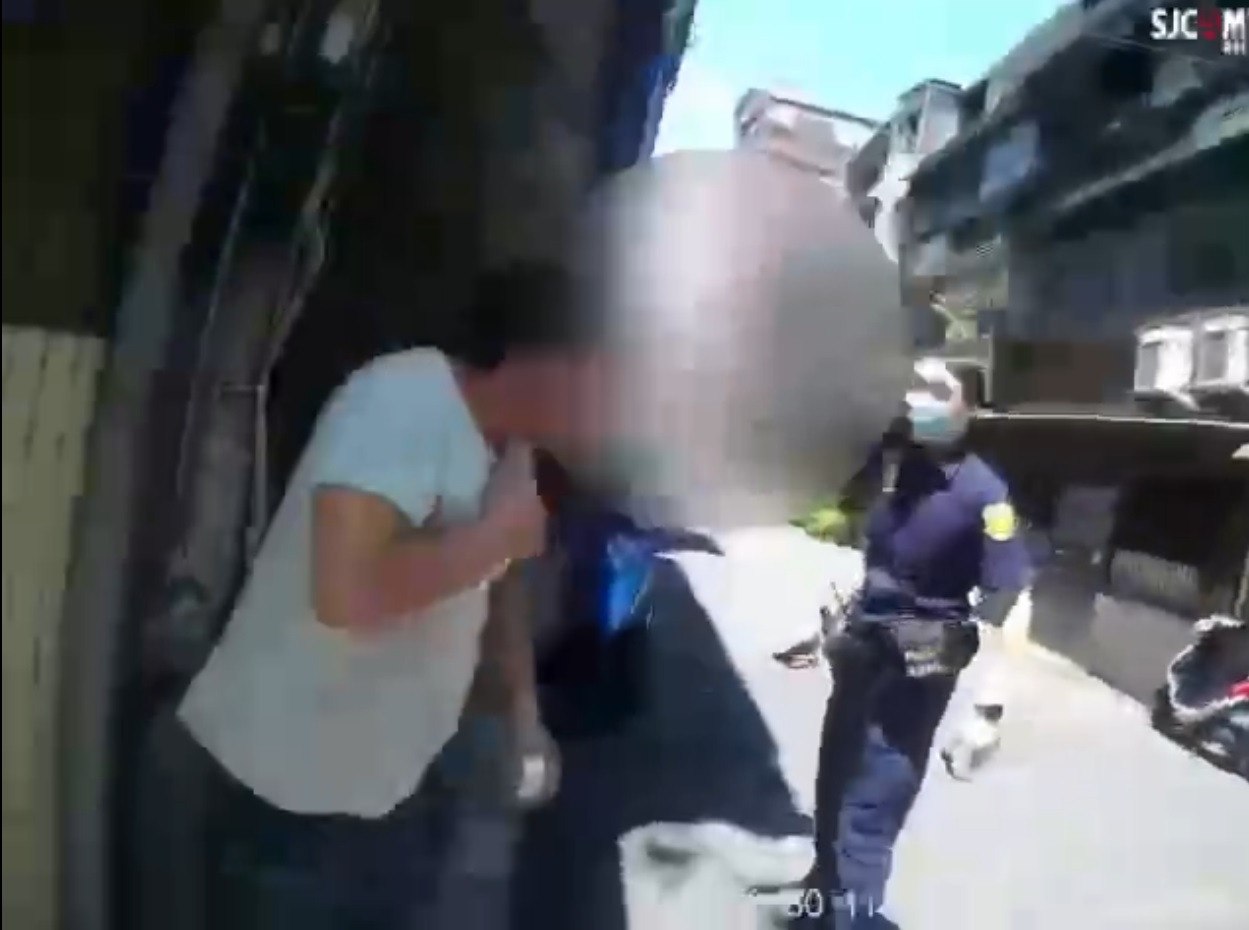 1-1別想跑!汐止警狂奔數百米奮力逮捕通緝犯