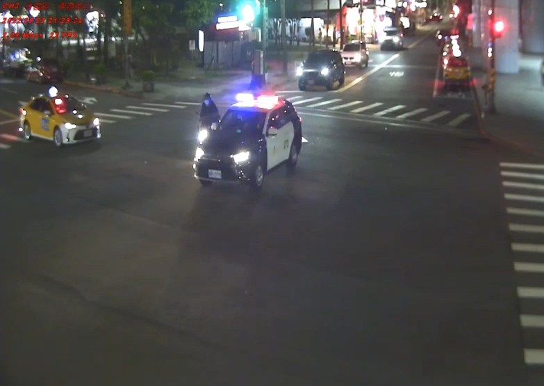 3-1警”急開道 汐止警安全護送臨盆婦到院生產