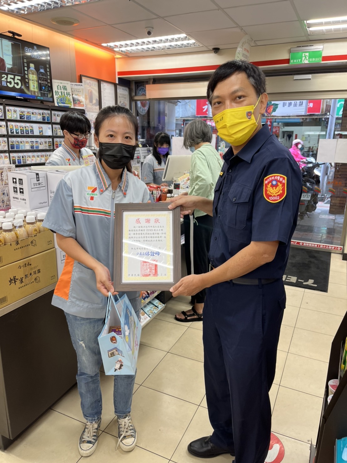 8-1汐止警連三阻詐 驚見詐騙集團陪聊天「一整年」沒騙到錢不死心