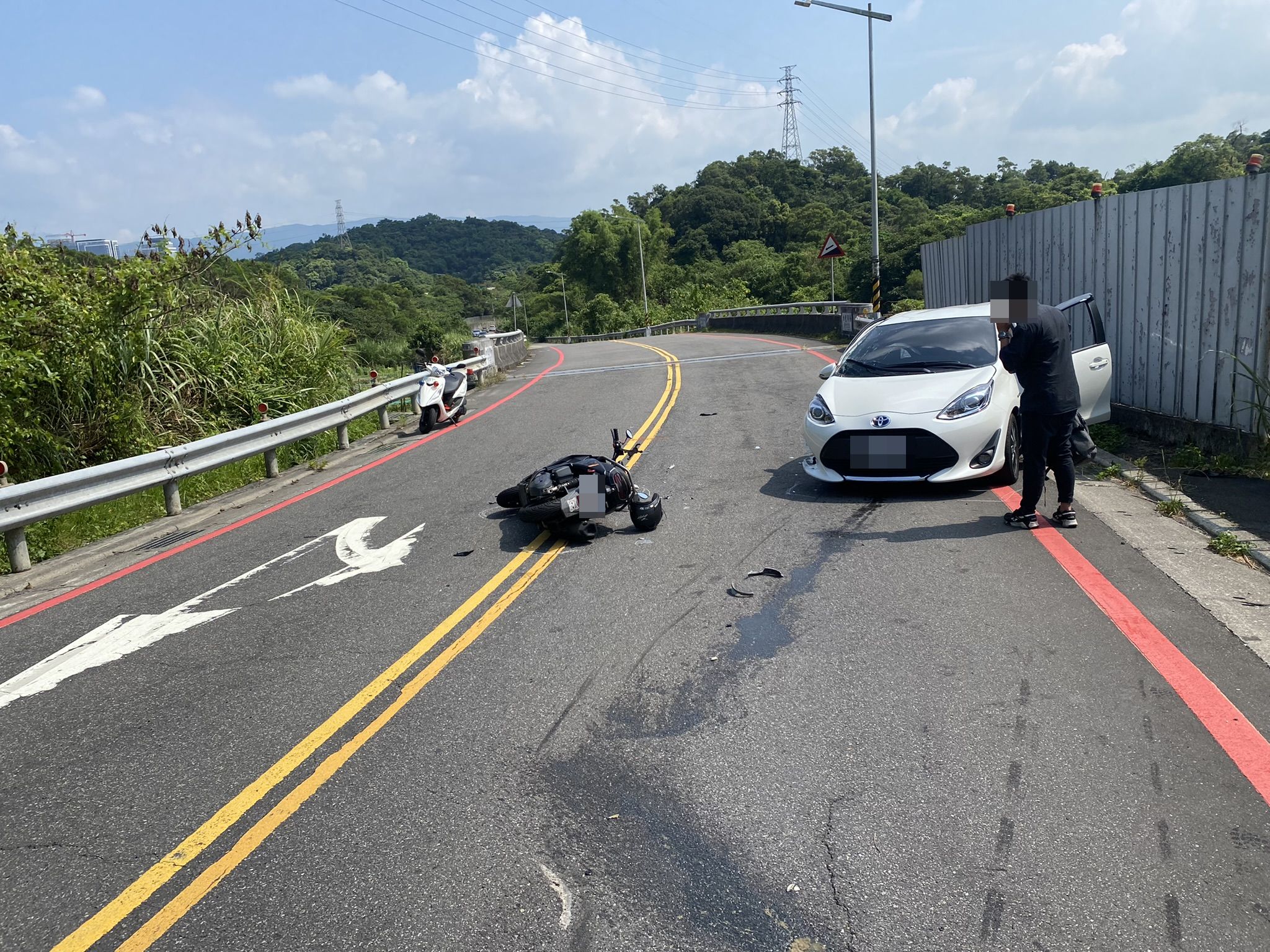 4-1不只眩光擊落騎士 汐警查駕駛開車疑恍神自撞