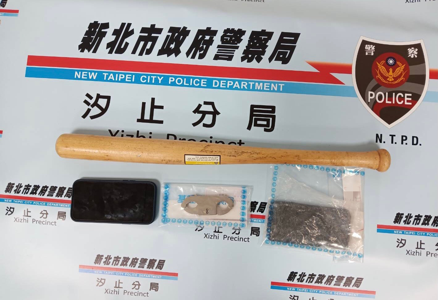 證物照片(共犯林男手機、拇指銬、共犯陳男手機)