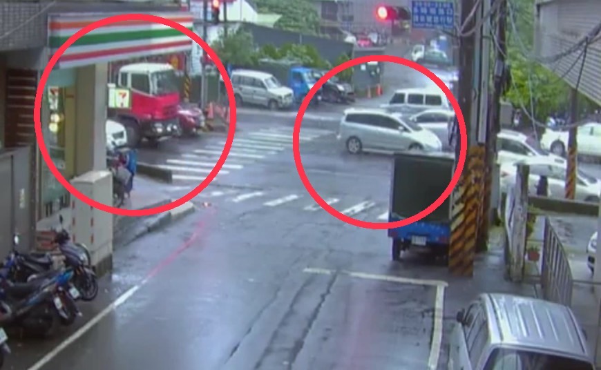 6-1水泥車驚悚逼車攔車 汐止警：危險駕駛將告發