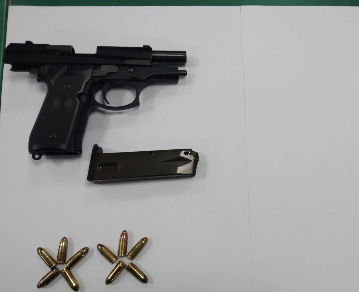 2-1男子見警即逃 汐止警2分鐘內追捕酒駕嫌並起獲槍砲