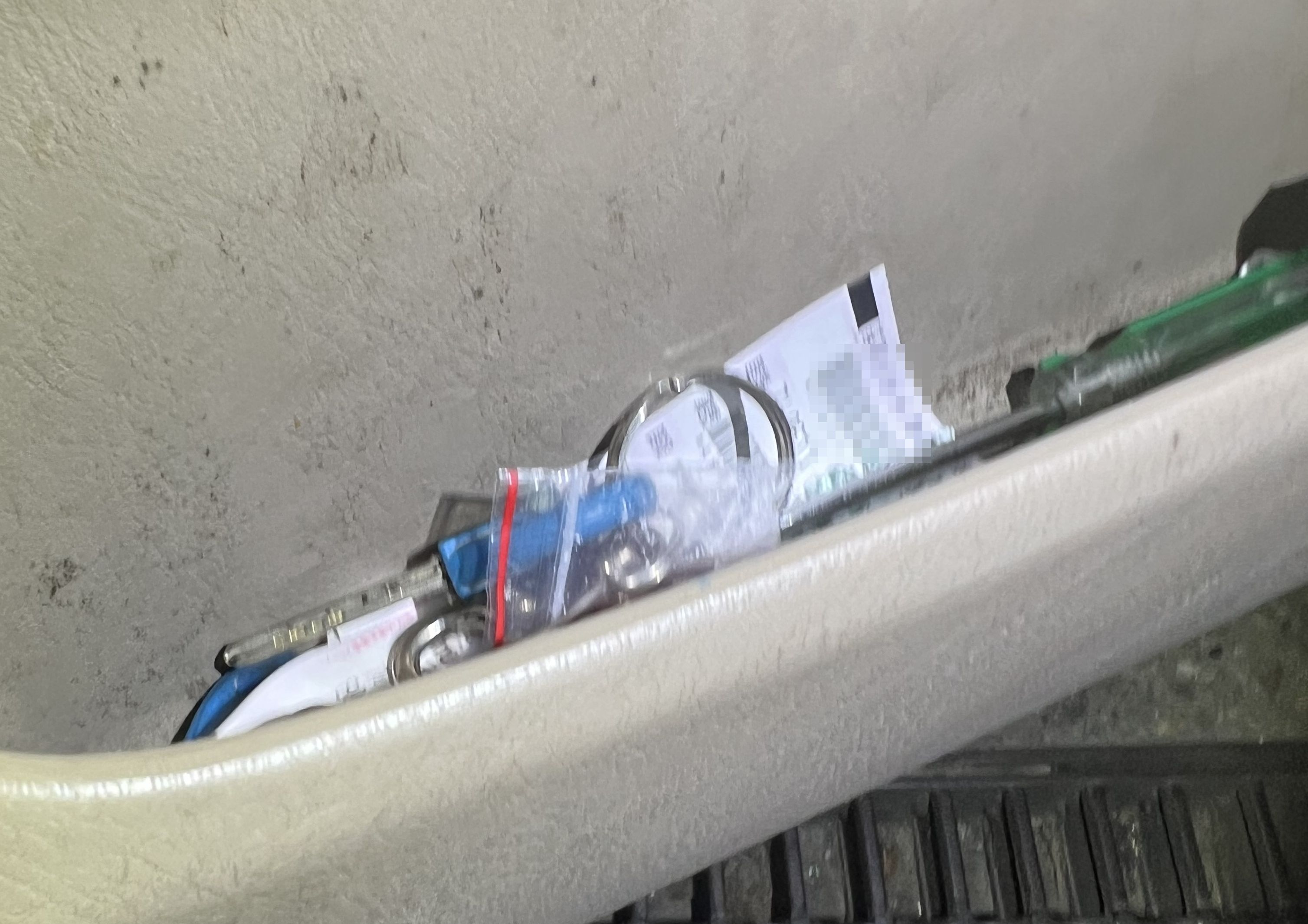 5-2通緝犯攜帶毒品拒不下車 遭警破窗壓制逮人